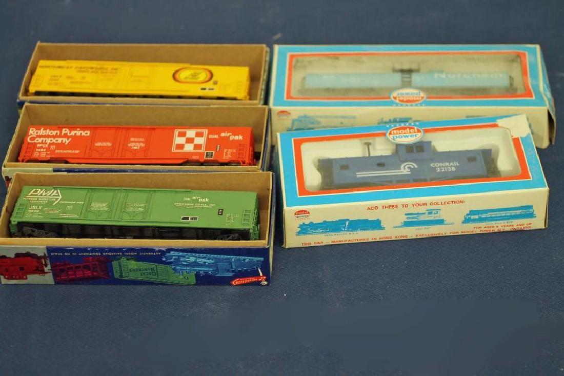 5 HO Scale Train Cars incl Ralston Purina and a Conrail (1 of 4)