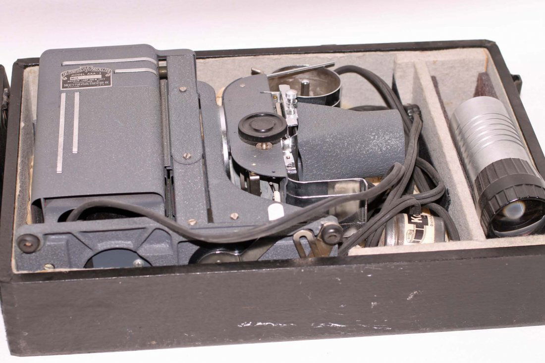Vintage Projector in a Case (1 of 3)