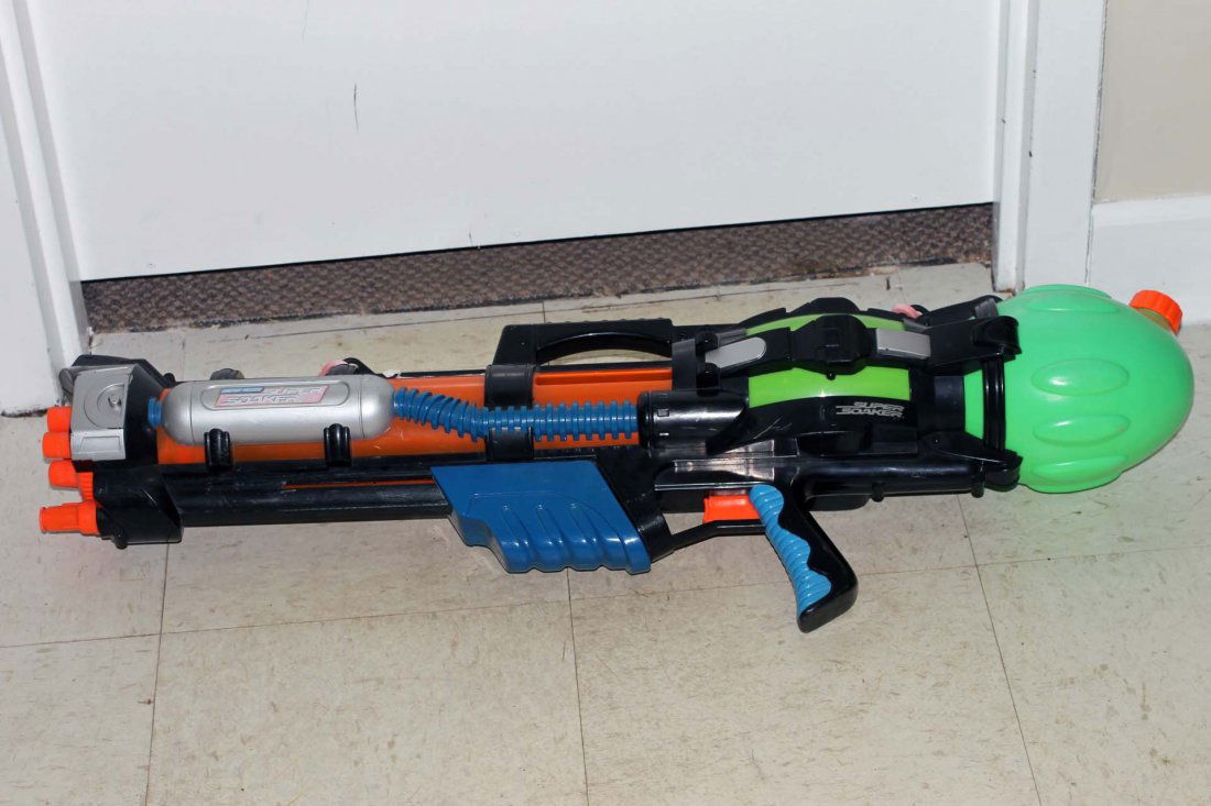 Giant Super Soaker Water Gun Mar 25 19 Denotter Auctions Llc In Il