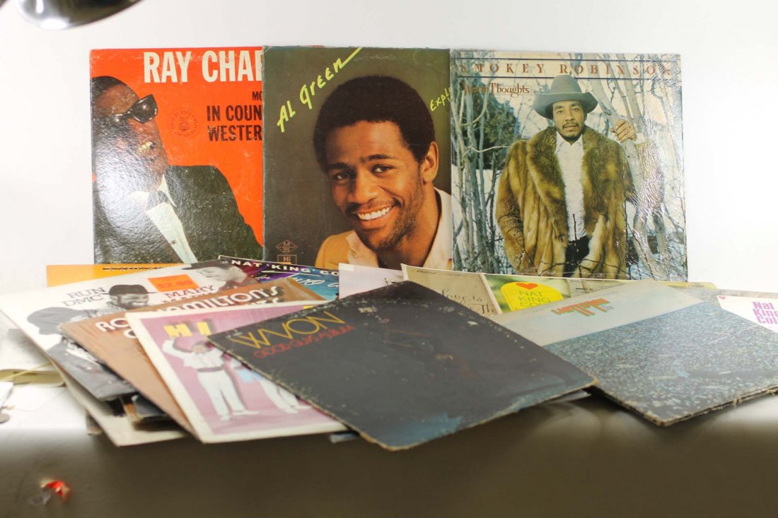 Lot of Vinyl Records 33 RPM LPs: Includes Ray Charles , Al Green , Nat King Cole , etc
