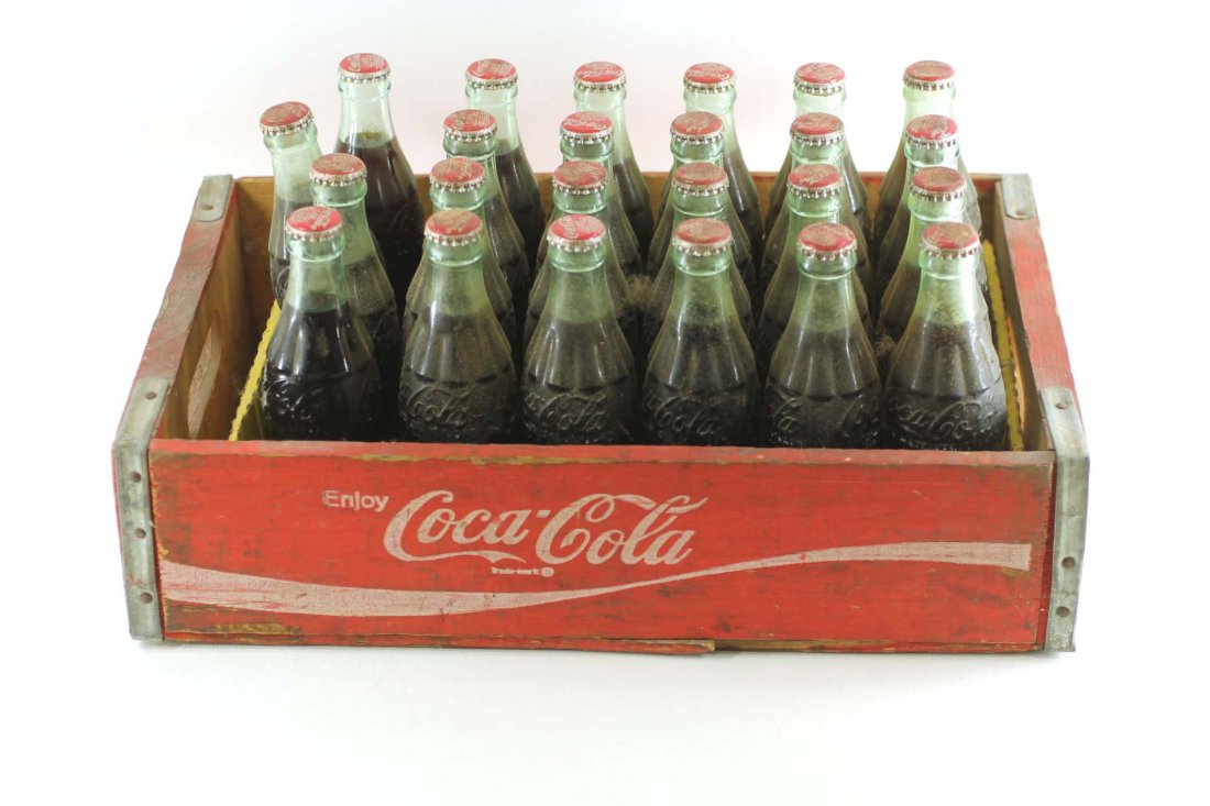 Lot of Vintage Full Coca Cola Bottles in a Wooden Crate: Lot of Vintage Coca Cola Bottles in a Wooden Coke Crate