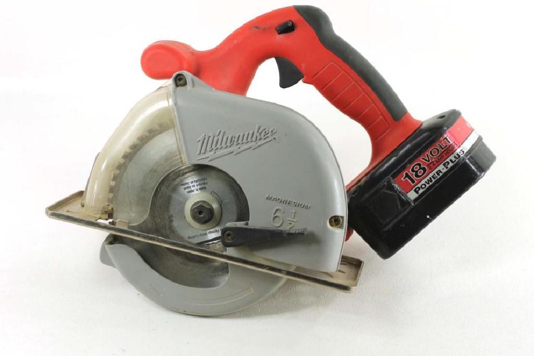 Milwaukee Cordless Circular Saw (1 of 3)