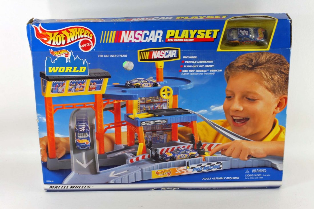 Hot Wheels Nascar Playset New in Box: Hot Wheels Nascar Playset New in Box