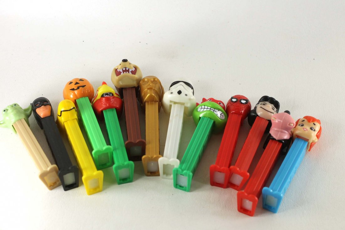 Lot of 13 Pez Dispensers, The Peanuts, Star Wars, Disne: Lot of 13 Pez Dispensers, The Peanuts, Star Wars, Disney, Batman, Spiderman, and More