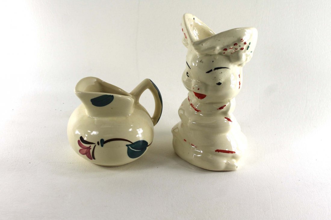 Lot of 2 Vintage Ceramic Creamers One is a Pig: Lot of 2 Vintage Ceramic Creamers One is a Pig