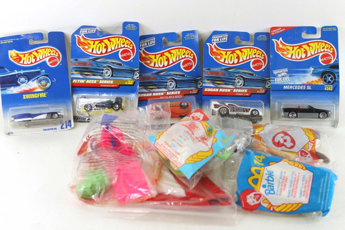 Lot of 5 Hot Wheels and Some McDonalds Toys: Lot of 5 Hot Wheels Cars and Some McDonalds Toys