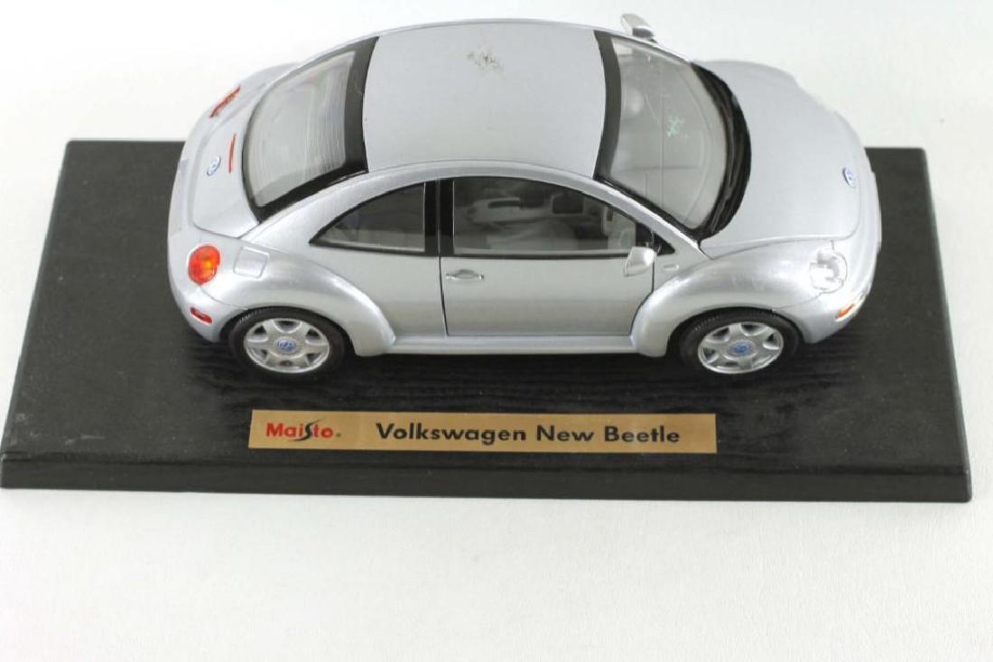 Collectible Maisto Volkswagen New Beetle Die Cast Car (1 of 5)