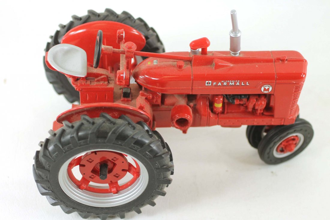 Die Cast Toy Tractor Red IH McCormick Farmall Model M (1 of 2)