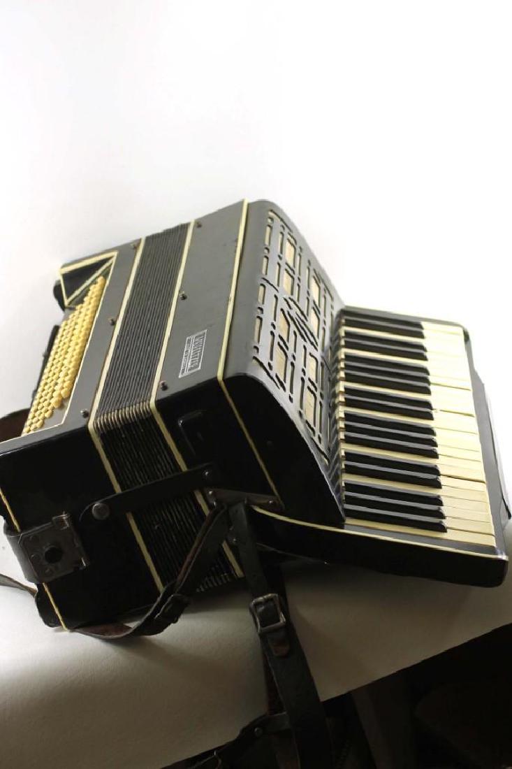 Wurlitzer Piano Accordion Working Condition: Wurlitzer Piano Accordion Working Condition