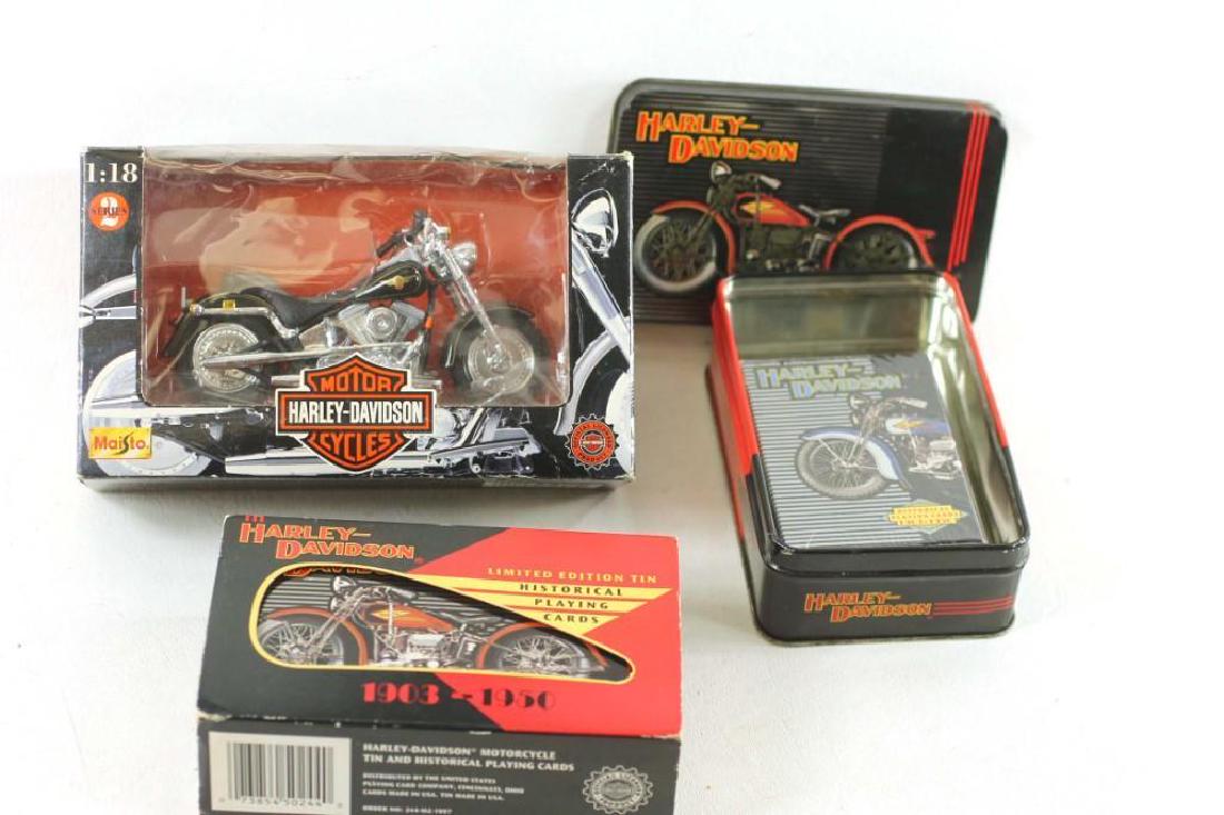 Lot of Harley Davidson Items including a 1:18 Scale: Lot of Harley Davidson Items including a 1:18 Scale Motorcycle and Tins of Playing Cards. There are 2 decks of playing cards in each tin. 3 of the decks are unopened and still sealed in th