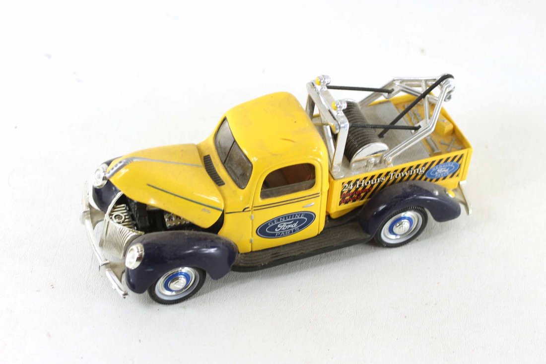Die Cast Toy Tow Truck Yellow Ford: Die Cast Toy Tow Truck Yellow Ford