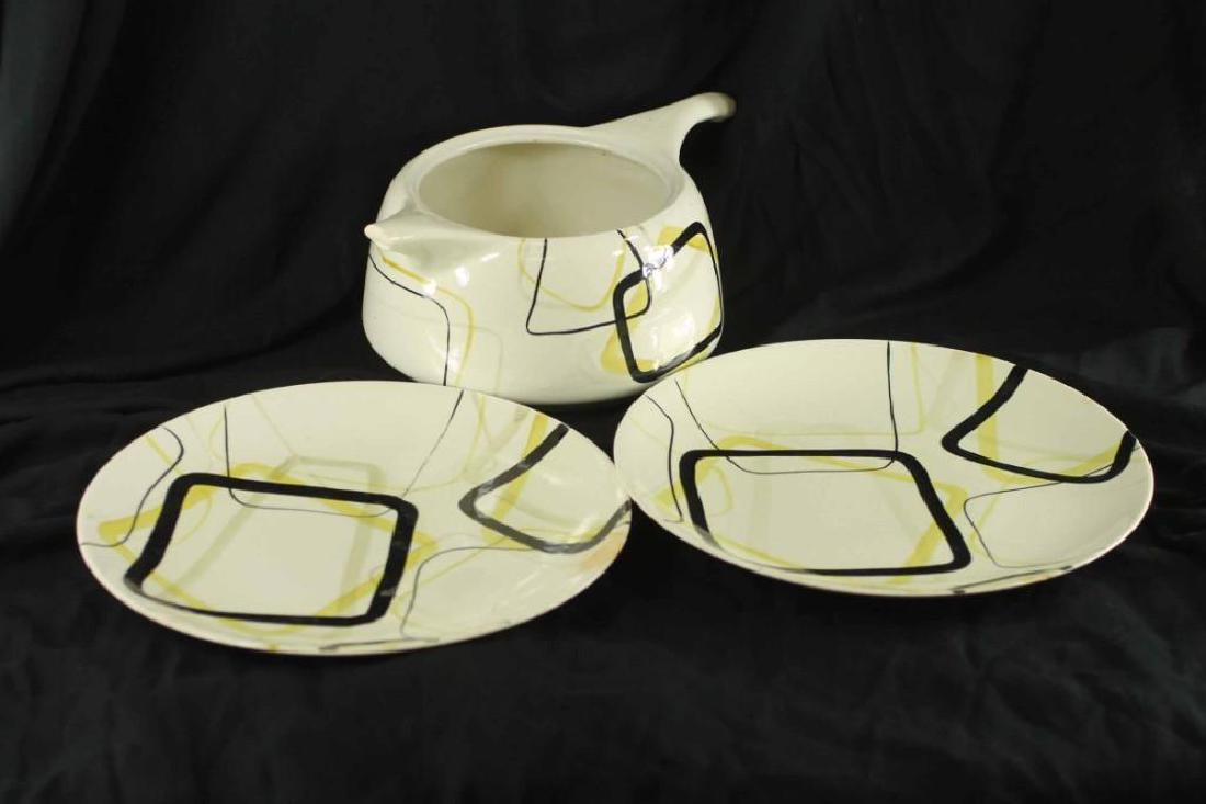 1950's Red Wing Smart Set Casserole and 2 Plates with (1 of 7)