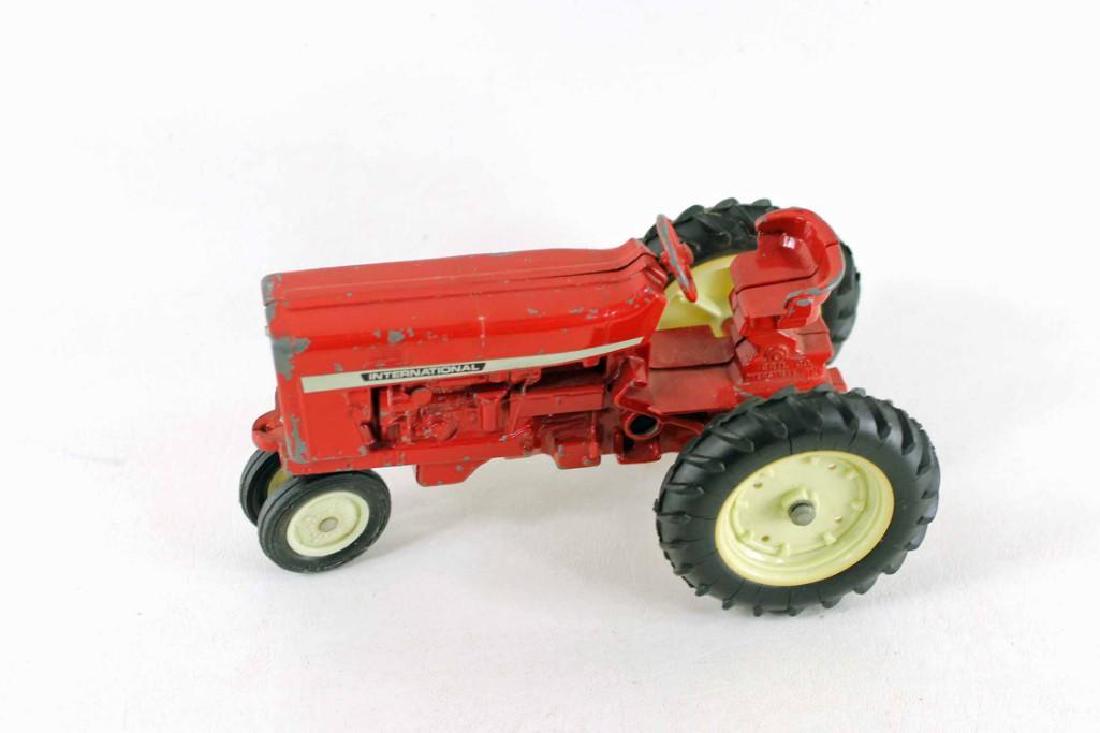 Vintage Die Cast International Tractor Red (1 of 2)