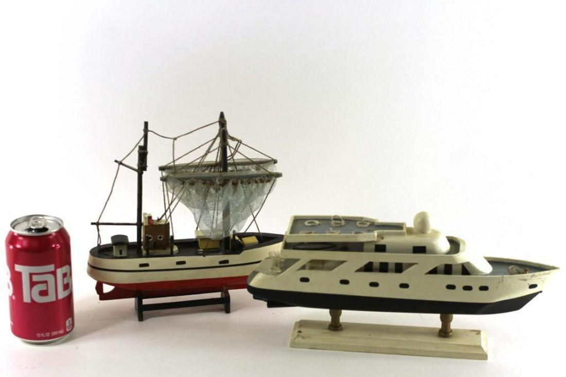 Lot of 2 Vintage Model Boats (1 of 4)