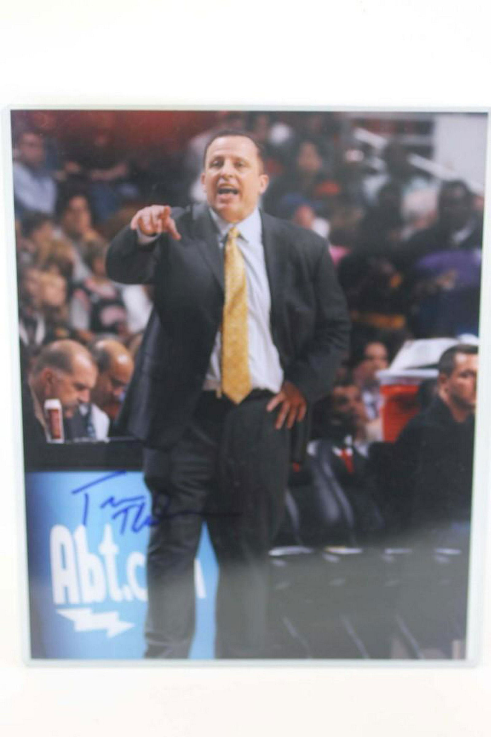 Tom Thibodeau Autographed Photo with COA: Former Bulls head coach Tom Thibodeau Autographed Photo with Certificate of Authenticity
