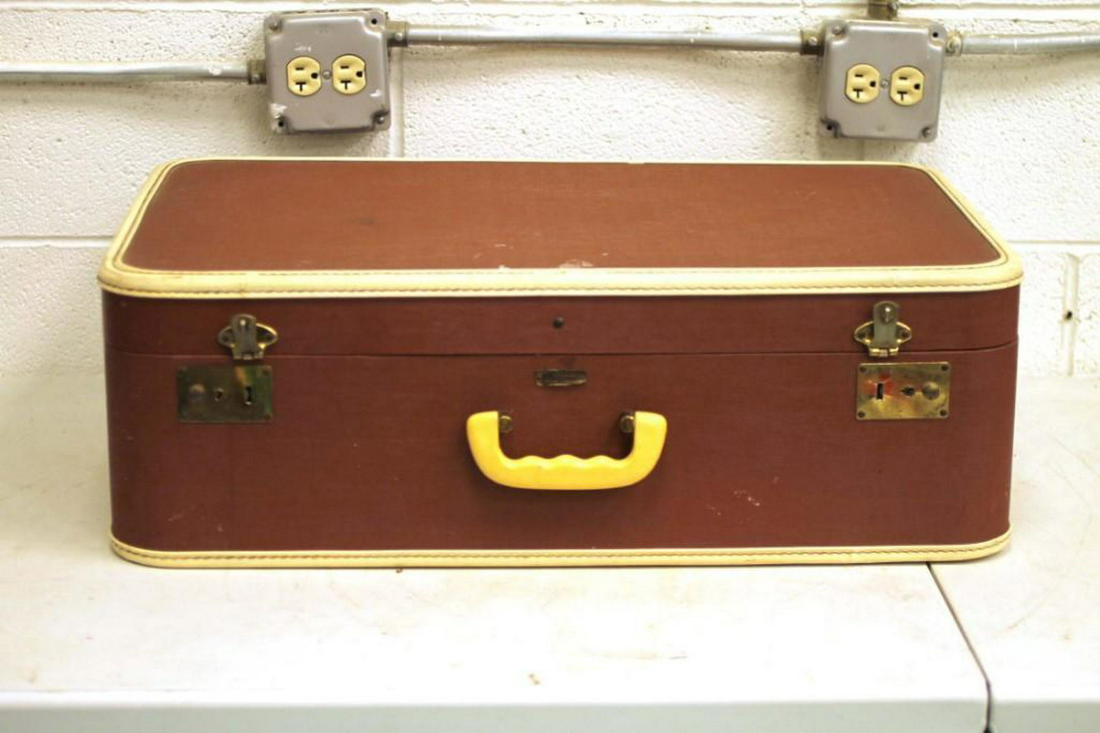 Vintage Hard Side Suitcase or Luggage: Vintage Hard Side Suitcase or Luggage Condition: Has some water damage on the inside