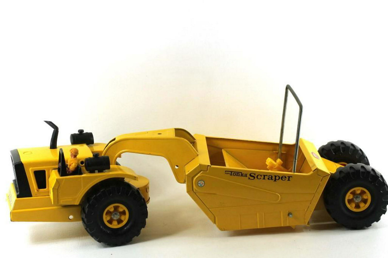 Tonka Scraper Metal Construction Vehicle with Man: Tonka Scraper Metal Construction Vehicle with Man Driving