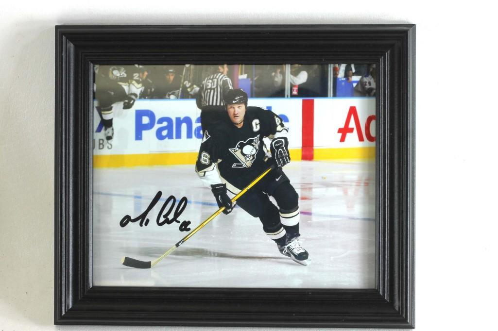 Mario Lemieux Autographed Framed Photo with COA: NHL hockey player Mario Lemieux Autographed Framed 8x10 Photo with Certificate of Authenticity