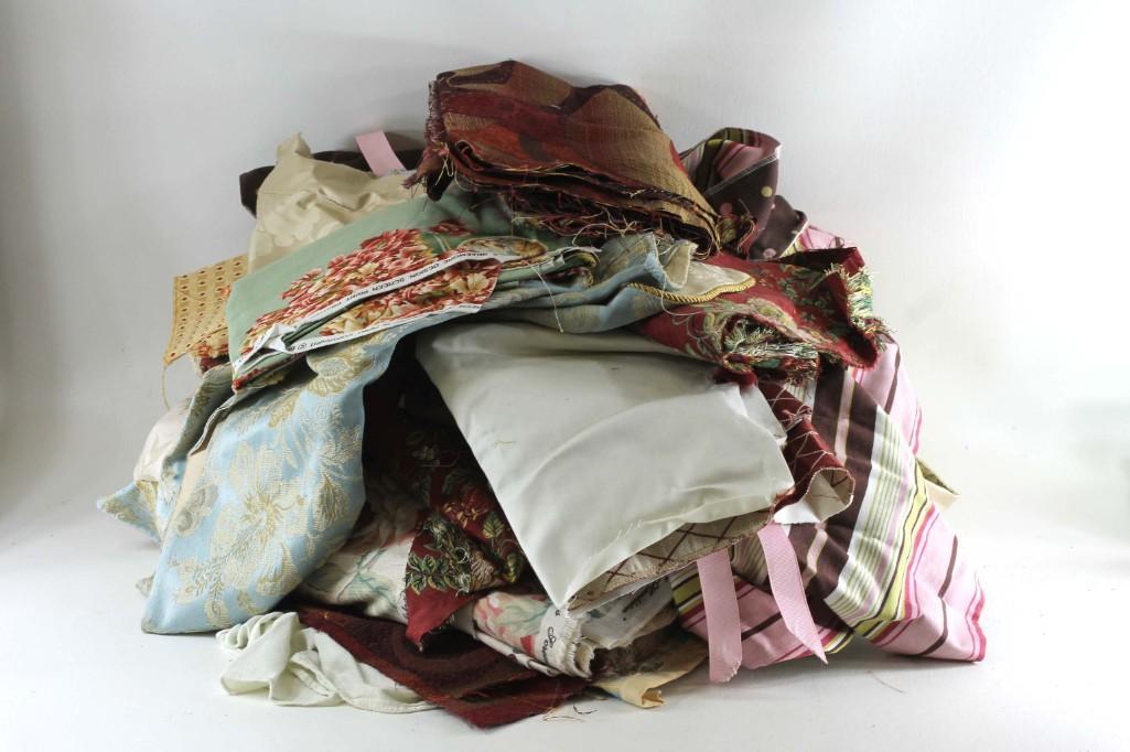 Lot of Fabric and Linens: Lot of Fabric and Linens