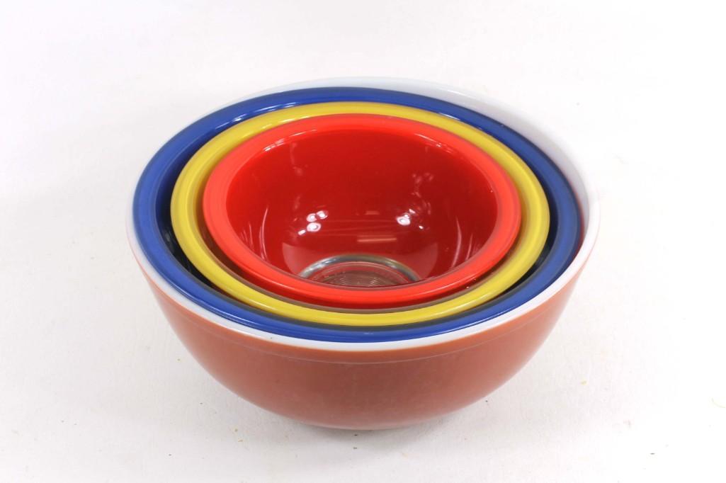 Lot of 4 Pyrex Bowls (1 of 5)