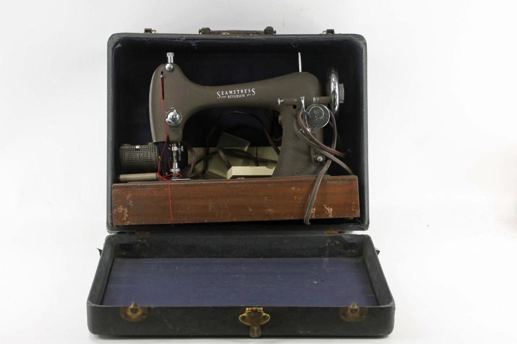 Seamstress Reversew Sewing Machine in a Case: Seamstress Reversew Sewing Machine in a Case Condition: Untested