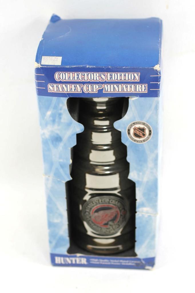 NHL Collector's Edition Stanley Cup Miniature: NHL Collector's Edition Stanley Cup Miniature in original box