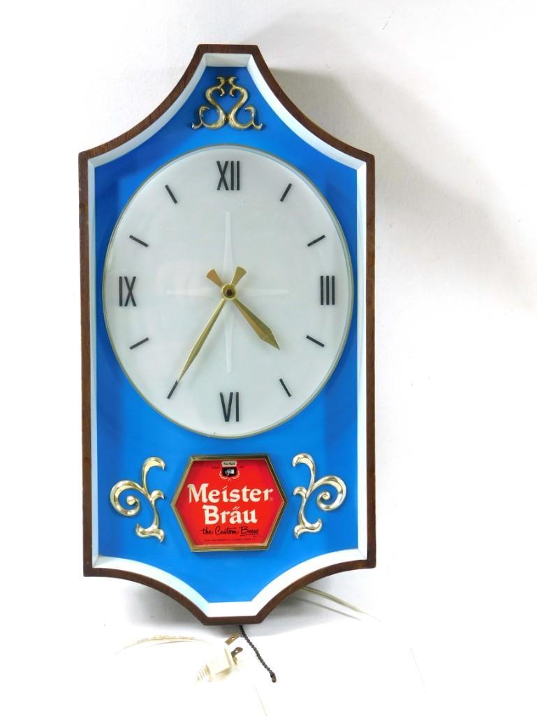 Meister Brau Beer Clock: Meister Brau Beer Clock . A nice vintage advertising piece for a bar or man cave