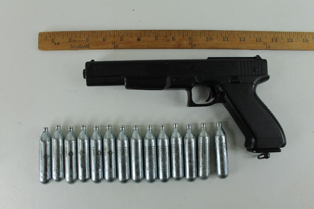 Daisy Powerline Model 1700 CO2 air powered BB Gun: Daisy Powerline Model 1700 CO2 air powered BB Gun with CO2 cartridges