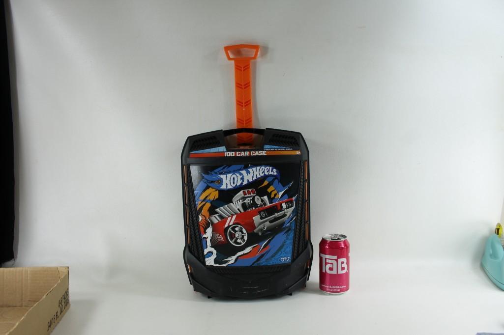 Matchbox / Hot Wheels cars in a 100 car Hot Wheels case: Matchbox / Hot Wheels cars in a 100 car Hot Wheels case