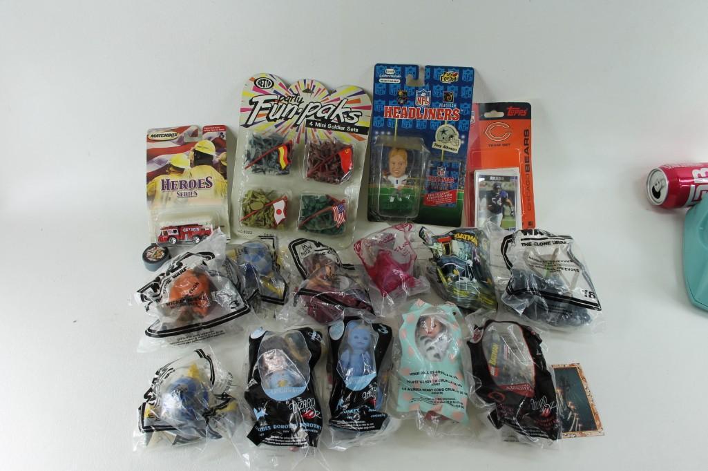 Lot of McDonald's toys sealed, Star Wars, Wizard of Oz: Lot of McDonald's toys sealed, Star Wars, Wizard of Oz and NFL Bears mini soldiers, Brian Urlacher, Troy Aikman, etc. 