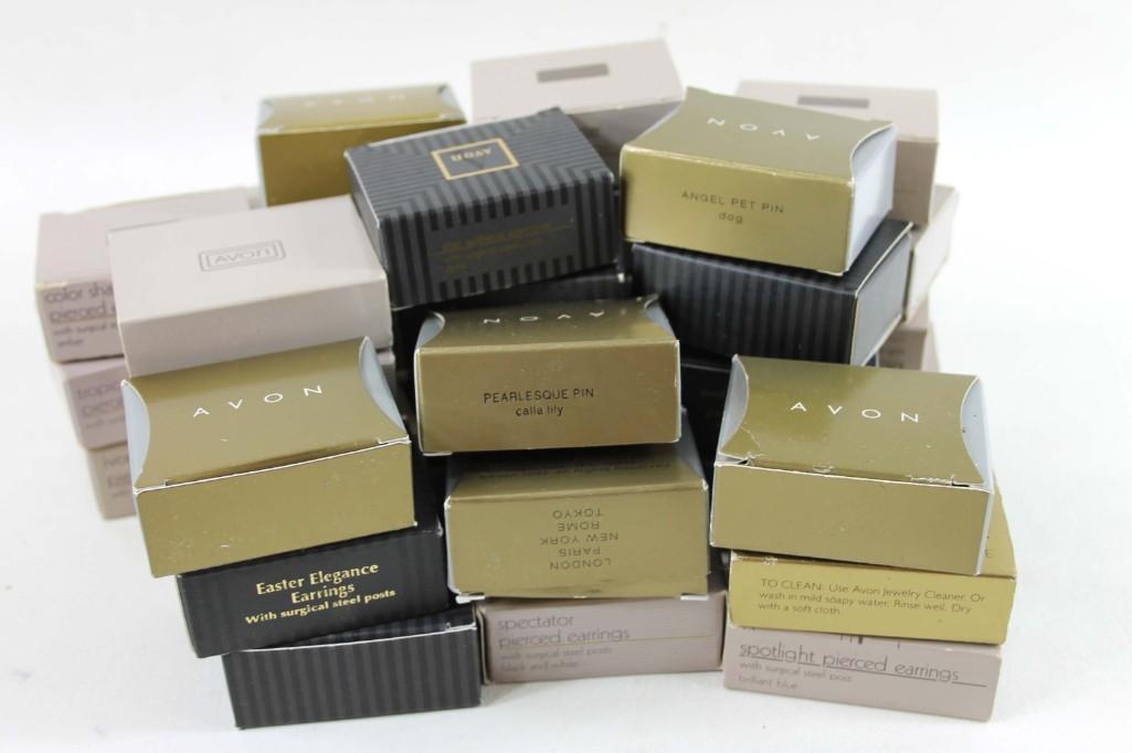Lot of Avon Costume Jewelry in Original Boxes: Lot of Avon Costume Jewelry in Original Boxes