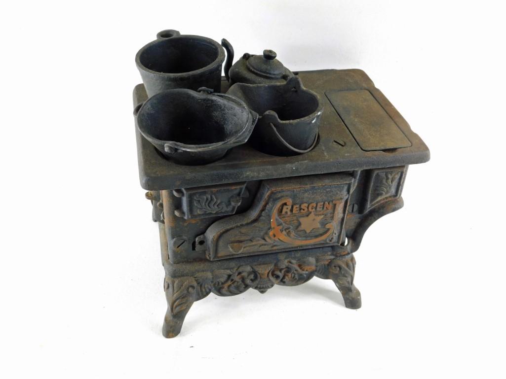 Crescent Cast Iron Toy Wood Cook Stove: Crescent Cast Iron Toy Wood Cook Stove