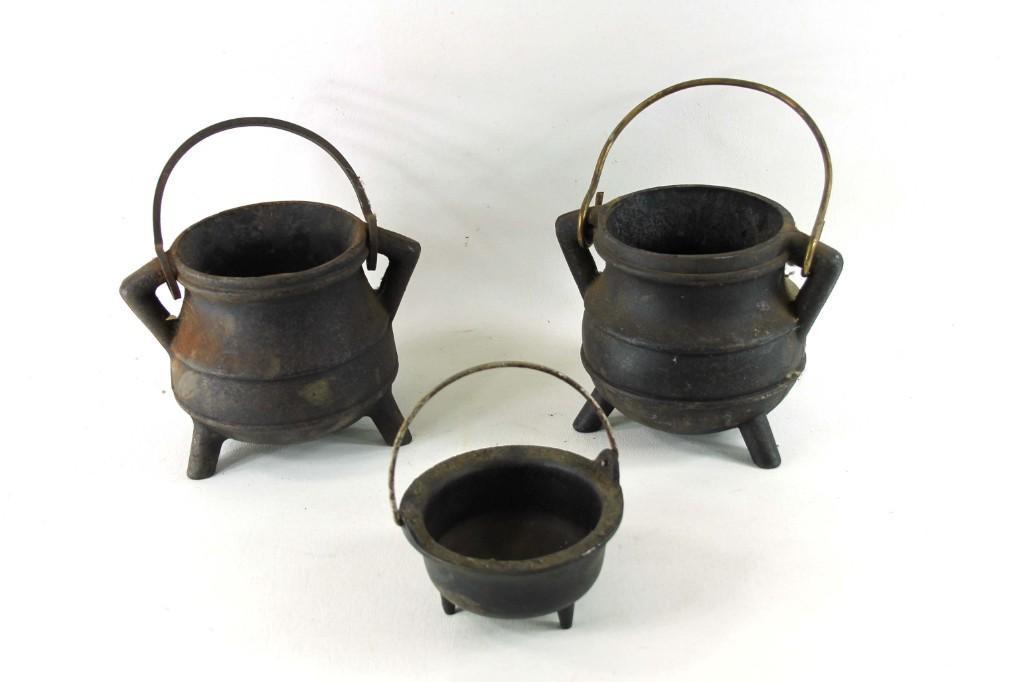 Lot of 3 mini cast iron kettles: Lot of 3 mini cast iron kettles