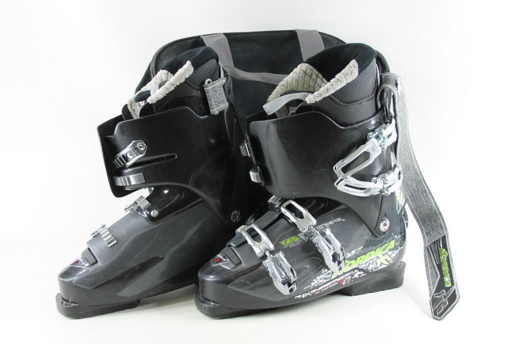 Lot of Nordica Ski Boots Hotrod 7.5 with bag: Lot of Nordica Ski Boots Hotrod 7.5 with bag There is a 3 on one of the tags, not sure if that's the size or not.