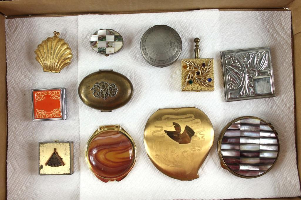 Lot of Vintage Compacts: Lot of Vintage Compacts