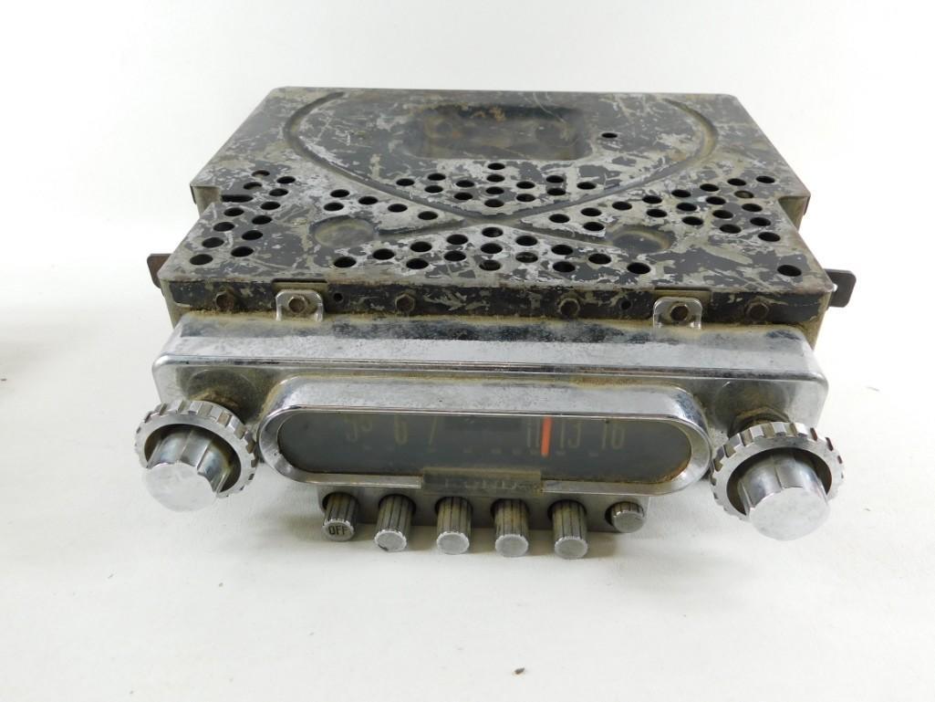 Vintage Ford AM Car Radio (1 of 7)