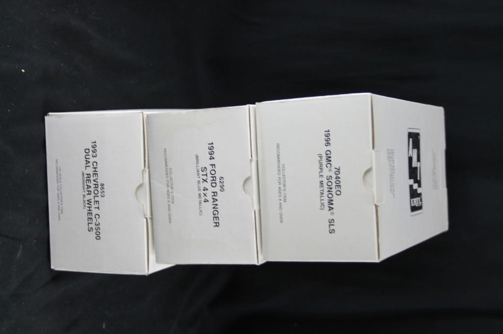 Lot of 3 Ertl AMT Plastic Vehicles incl 1996 GMC (1 of 3)
