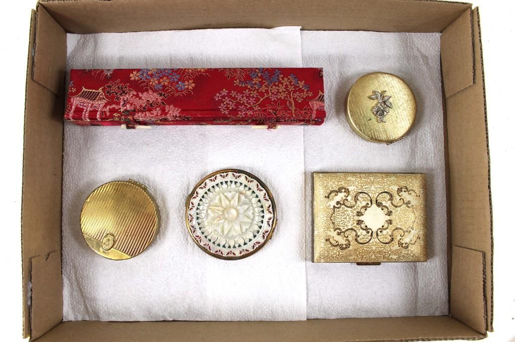 Lot of Vintage Compacts: Lot of Vintage Compacts