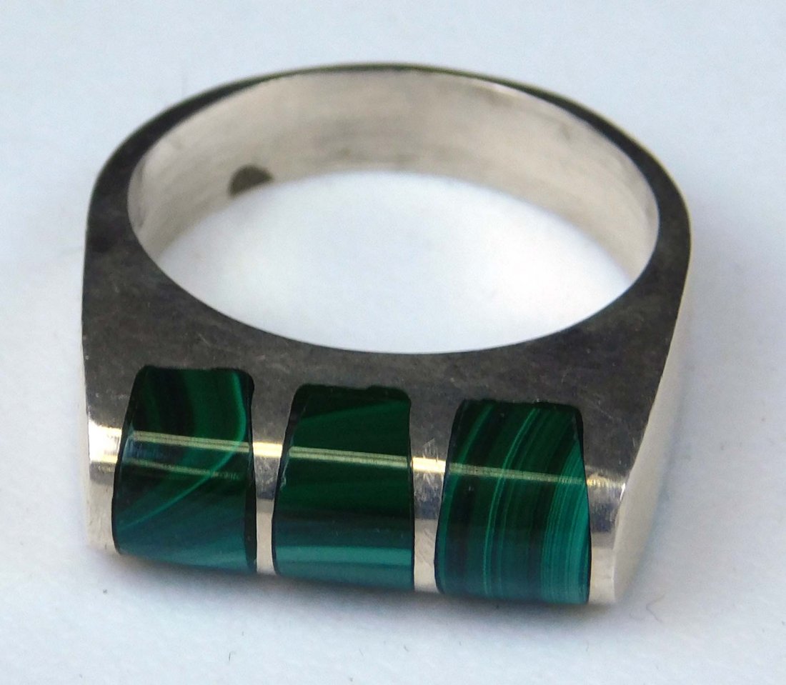 Sterling Silver and Malachite Ring: Sterling Silver and Malachite Ring