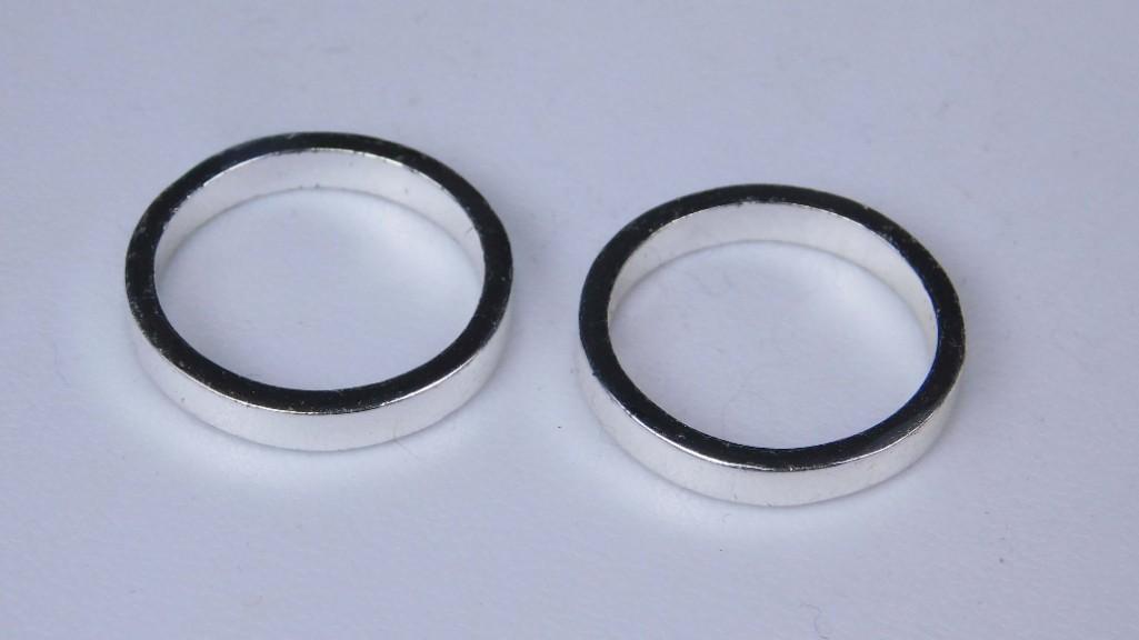 Lot of 2 Sterling Silver Rings: Lot of 2 Sterling Silver Rings or Wedding Bands