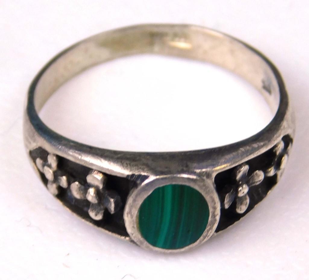 Sterling Silver and Malachite Ring: Sterling Silver and Malachite Ring