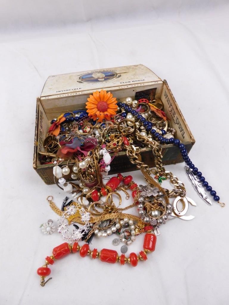 Cigar Box Filled with Costume Jewelry: Cigar Box Filled with Costume Jewelry Condition: Cigar box is in rough shape, but the jewelry is nice