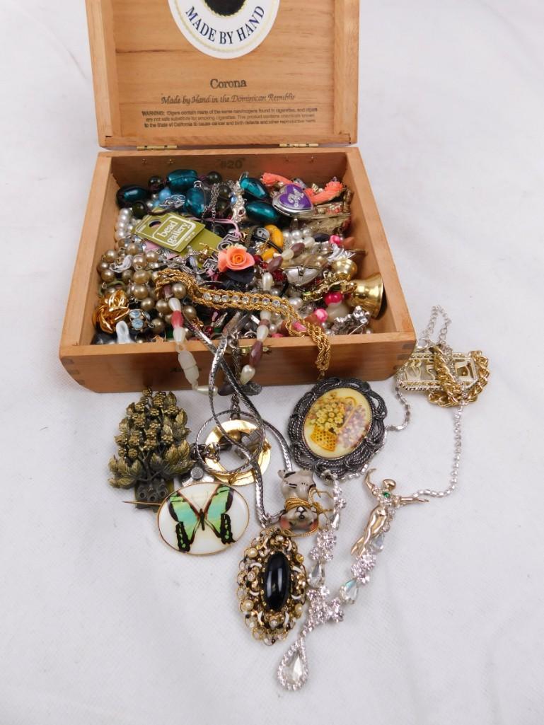 Cigar Box Filled with Costume Jewelry: Cigar Box Filled with Costume Jewelry