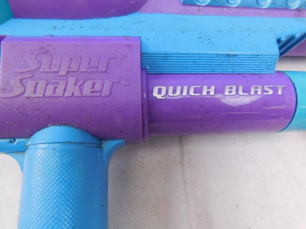 Super Soaker Quick Blast Squirt Gun: Super Soaker Quick Blast Squirt Gun