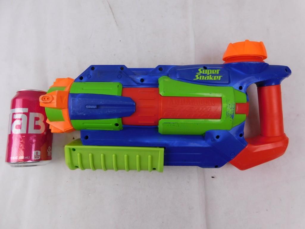 Super Soaker Aquashock Sneak Attack: Super Soaker Aquashock Sneak Attack I wouldn't want to get squirted by this thing!