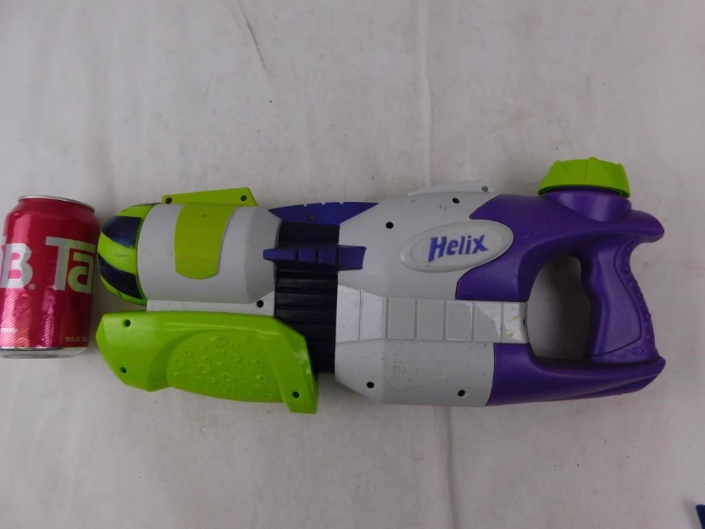 Super Soaker Helix Squirt Gun: Super Soaker Helix Squirt Gun