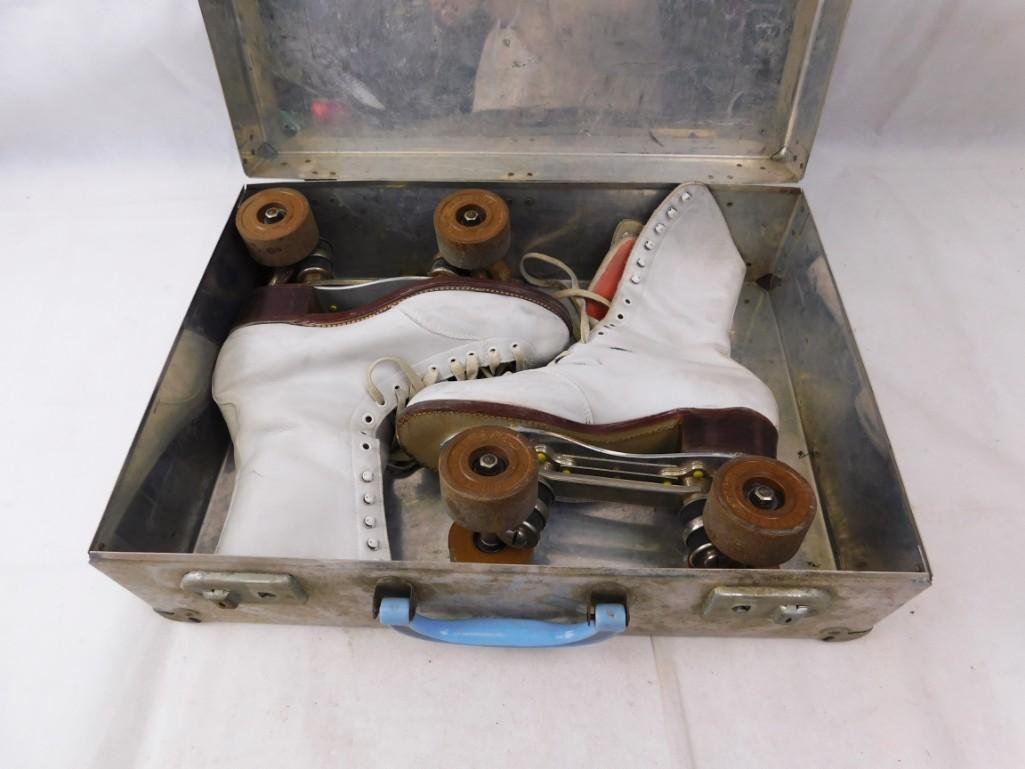 Pair of vintage Roller Skates Chicago Custom Size 6 1/2: Pair of vintage Roller Skates Chicago Custom Size 6 1/2 (6.5) Comes with the case