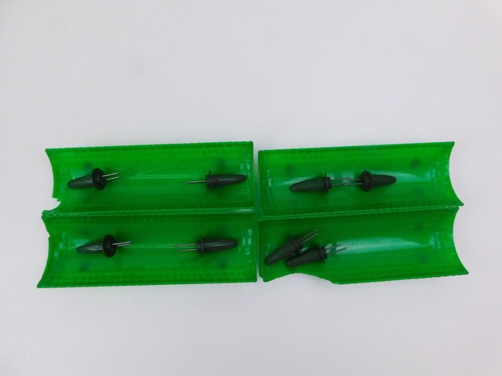 Vintage Green Plastic Corn Holders: Vintage Green Plastic Corn Holders Condition: 2 of the corn holders have breaks in them. Please see all the pictures