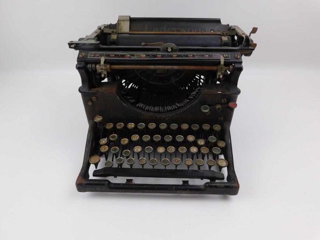 Antique Underwood Typewriter: Antique Underwood Typewriter This has a lot of umm, character. It's in fairly rough shape and it's doubtful that it could be made to work again without putting a lot of work into it.