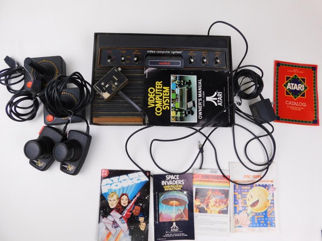 Atari 2600 VCS Video Game System (1 of 6)